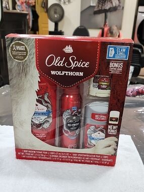OLD SPICE 'WOLFTHORN' GROOMING GIFT SET